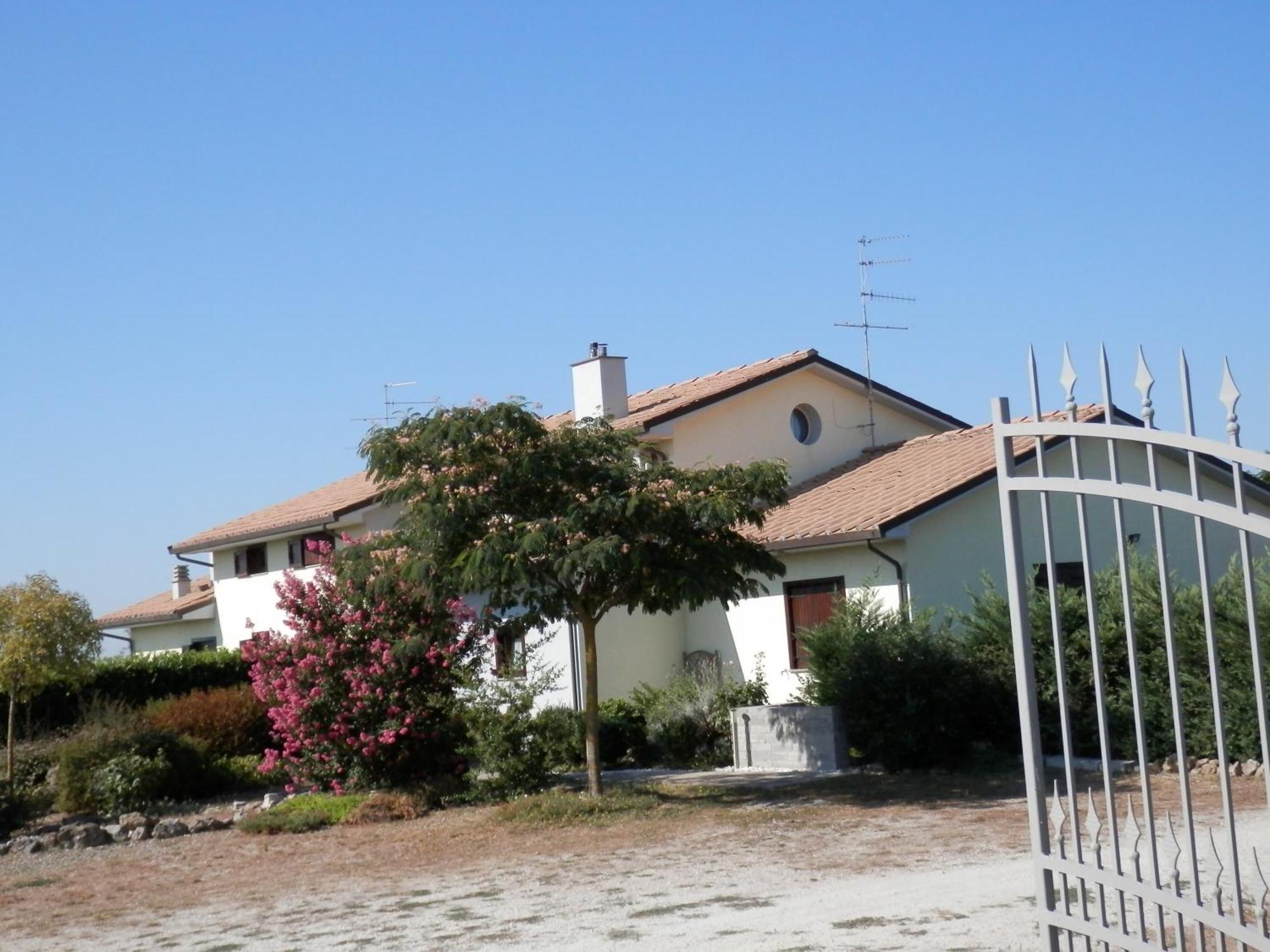 A Viterbo Terme "Casa Vacanze Al Melograno" Apartment Exterior photo